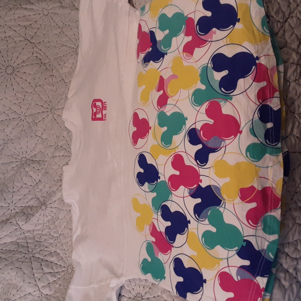 NWOT Walt Disney World Mickey Balloon Spirit Jersey